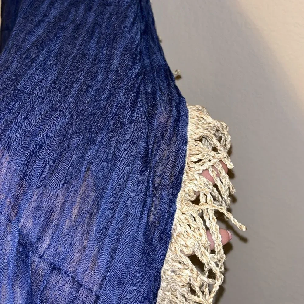 Gay or Bongard Bloomingdale’s Scarf with Fringes NWT ivory blue
